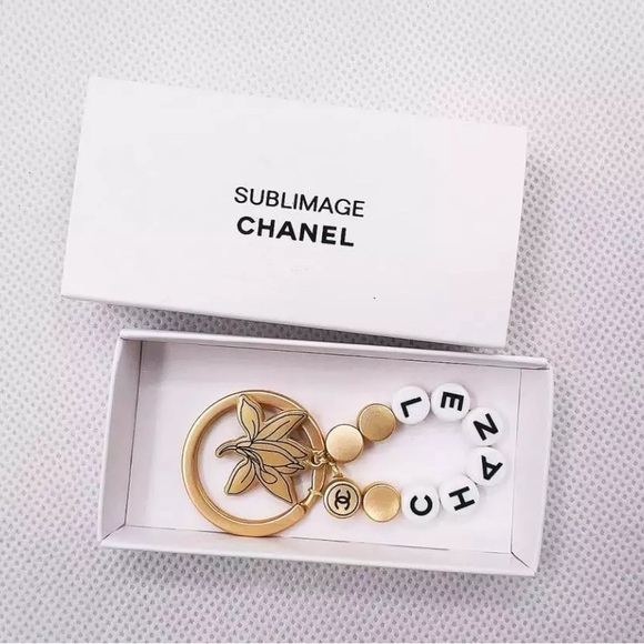 🌺 CHANEL SUBLIMAGE Chanel Beauty Keychain Key Holder - Picture 7 of 10